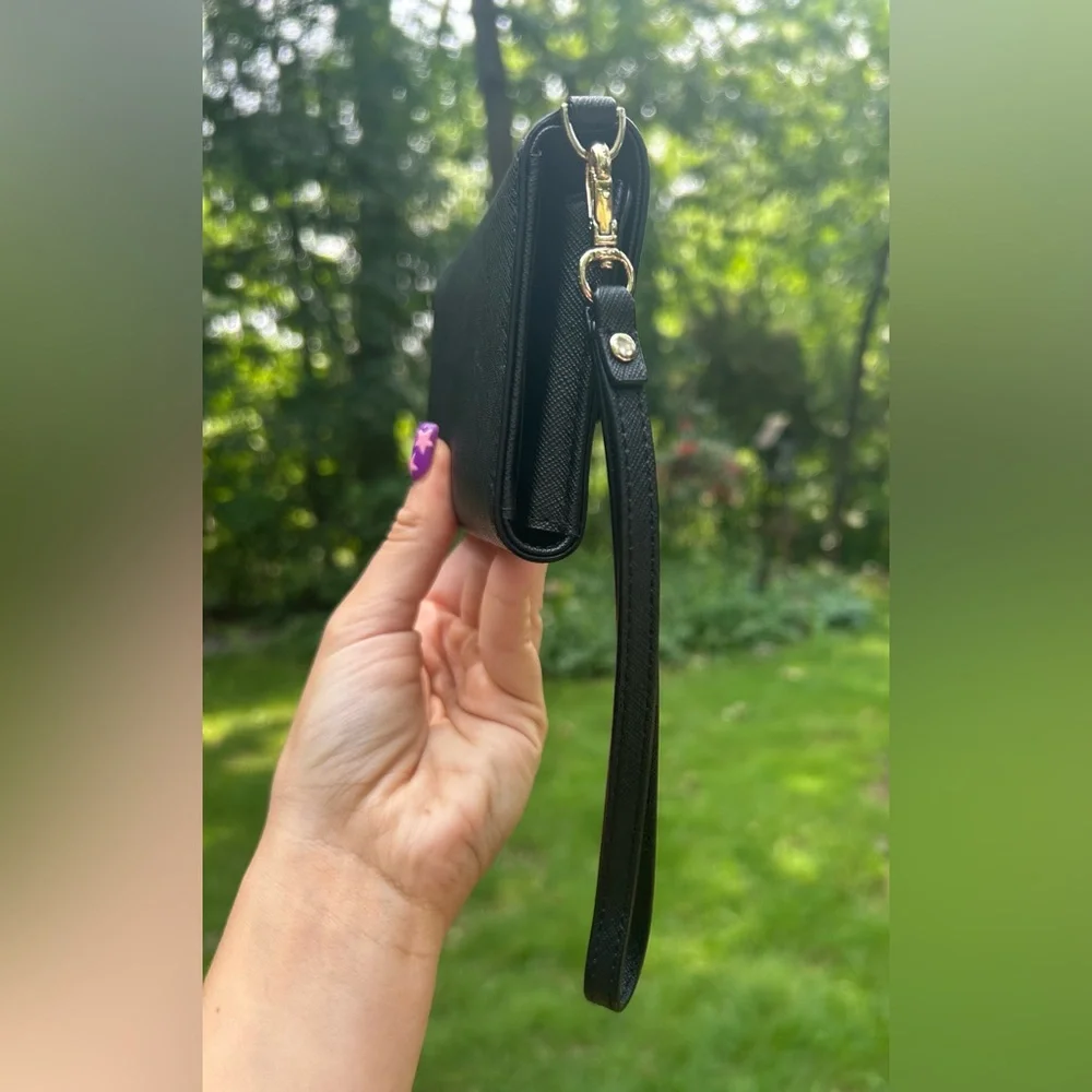Kate Spade Laurel Way Saffiano Leather iPhone Wristlet in Black